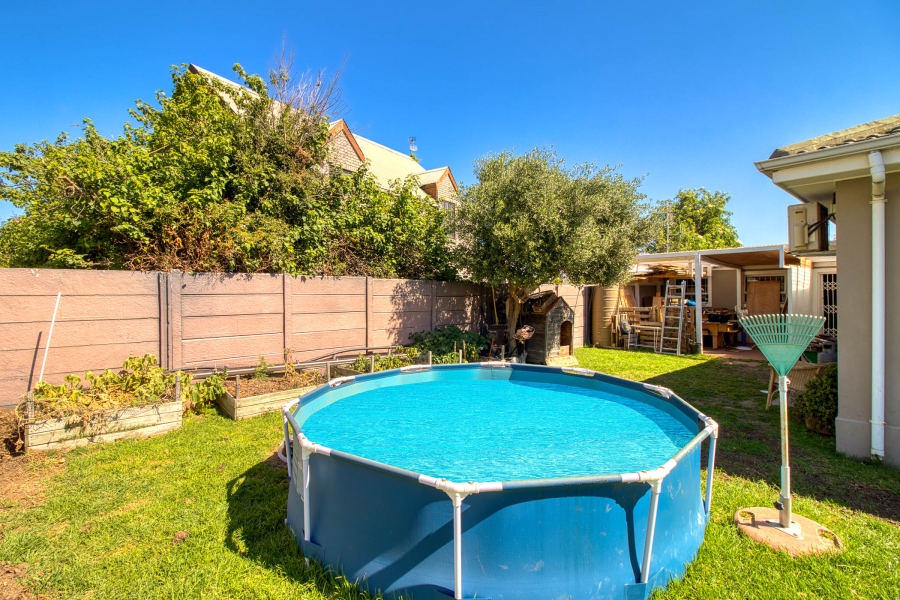 3 Bedroom Property for Sale in Olive Grove Western Cape